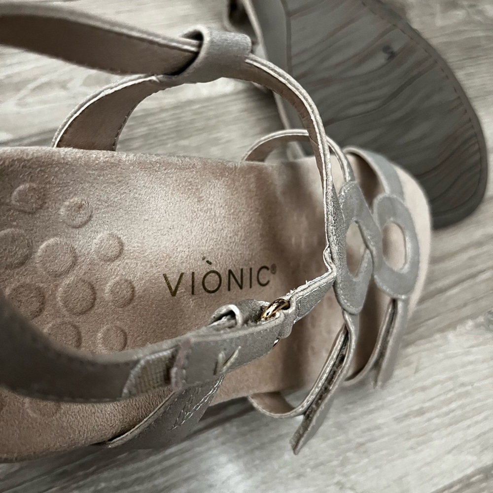 Vionic sandals/7 - Picture 4 of 4